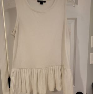 Wardrobe basic! Ivory, sleeveless tank